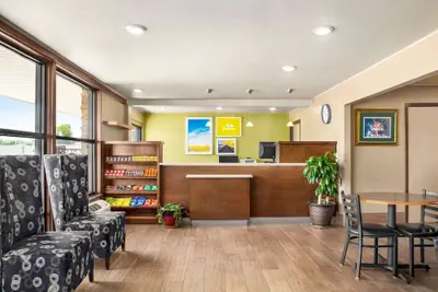 Photo 3 - Days Inn by Wyndham Paris
