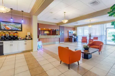 Photo 4 - Howard Johnson by Wyndham Lakeland