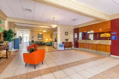 Photo 3 - Howard Johnson by Wyndham Lakeland