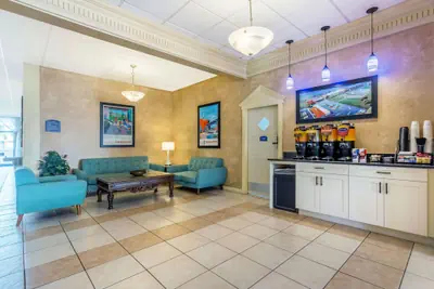 Photo 5 - Howard Johnson by Wyndham Lakeland