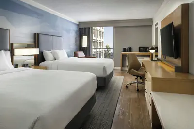 Photo 2 - Courtyard by Marriott Long Beach Downtown