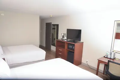 Photo 5 - Holiday Inn Blmgtn Arpt South - Mall Area by IHG