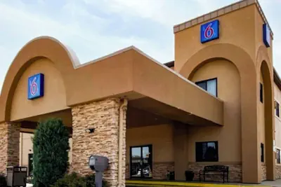 Photo 2 - Motel 6 Minot, ND