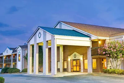 Photo 2 - Days Inn by Wyndham Mooresville Lake Norman