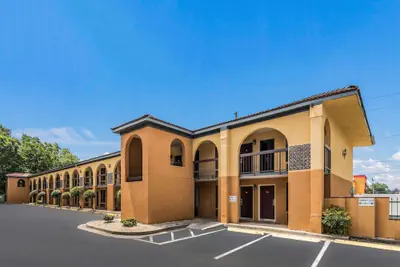 Photo 2 - Econo Lodge Gainesville Downtown Area