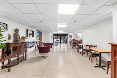 Photo 4 - Travelodge by Wyndham Winchester