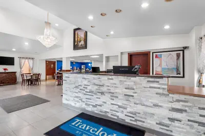Photo 5 - Travelodge by Wyndham Winchester