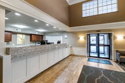 Photo 3 - Quality Inn & Suites Des Moines - Merle Hay Road