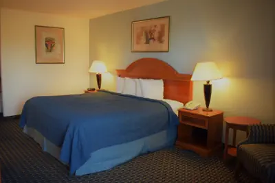 Photo 2 - Texas Inn & Suites-Denton