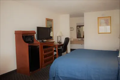Photo 5 - Texas Inn & Suites-Denton