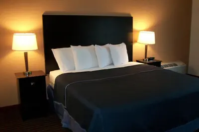 Photo 4 - Americas Best Value Inn Romulus Detroit Airport