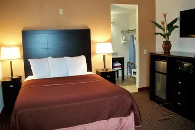 Photo 5 - Americas Best Value Inn Romulus Detroit Airport