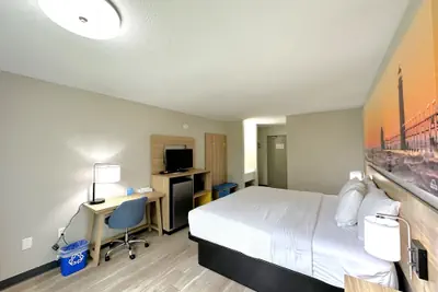 Photo 3 - Days Inn by Wyndham Holland