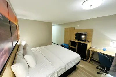 Photo 4 - Days Inn by Wyndham Holland