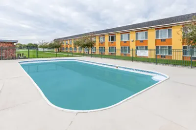 Photo 5 - Days Inn by Wyndham Holland