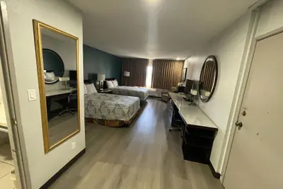 Photo 5 - Portside Inn & Suites