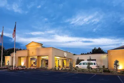 Photo 2 - DoubleTree by Hilton Charlotte Airport
