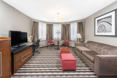 Photo 5 - Ramada by Wyndham Springfield North