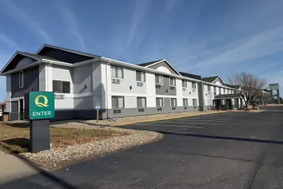 Photo 2 - Quality Inn & Suites Sioux Falls South