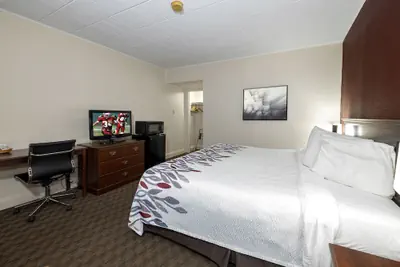 Photo 5 - Red Roof Inn & Suites Hazleton