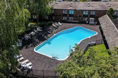 Photo 2 - Fireside Inn & Suites Portland