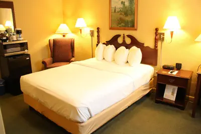 Photo 4 - Senator Inn & Spa