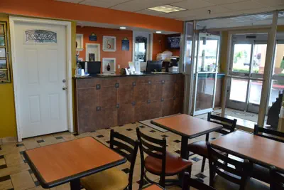 Photo 4 - Days Inn by Wyndham Nashville Airport