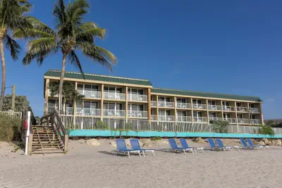 Photo 2 - Ocean Breeze Inn Vero Beach