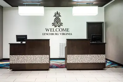Photo 5 - La Quinta Inn & Suites by Wyndham Lynchburg at Liberty Univ.