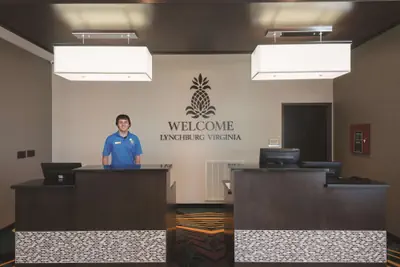 Photo 4 - La Quinta Inn & Suites by Wyndham Lynchburg at Liberty Univ.