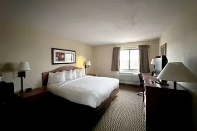 Photo 3 - Travelodge by Wyndham Rapid City/Black Hills