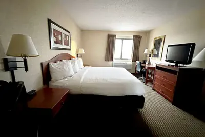 Photo 2 - Travelodge by Wyndham Rapid City/Black Hills