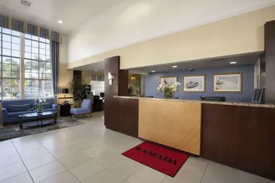 Photo 3 - Ramada by Wyndham Costa Mesa/Newport Beach