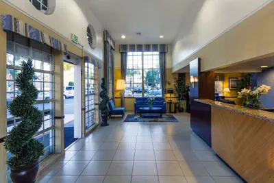 Photo 4 - Ramada by Wyndham Costa Mesa/Newport Beach