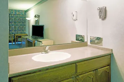 Photo 5 - Travelodge by Wyndham Ocean Front
