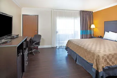 Photo 4 - Travelodge by Wyndham Ocean Front