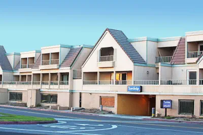 Photo 2 - Travelodge by Wyndham Ocean Front