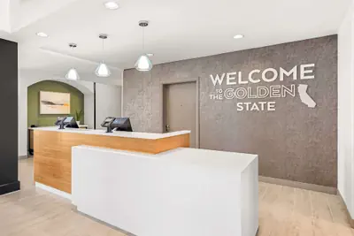 Photo 5 - Hampton Inn Morgan Hill