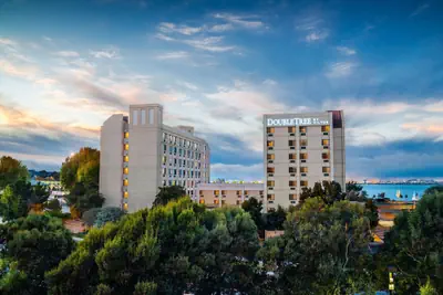 Photo 2 - DoubleTree by Hilton San Francisco Airport