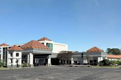 Photo 2 - Quality Inn & Suites Baton Rouge West – Port Allen