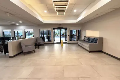 Photo 4 - Quality Inn & Suites Baton Rouge West – Port Allen