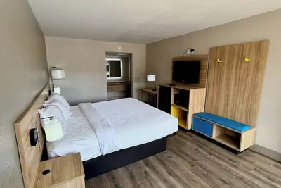 Photo 3 - Days Inn by Wyndham Ruther Glen Kings Dominion Area