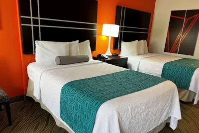 Photo 4 - Howard Johnson by Wyndham Houston Heights/Downtown