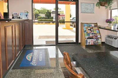 Photo 2 - Howard Johnson by Wyndham Houston Heights/Downtown