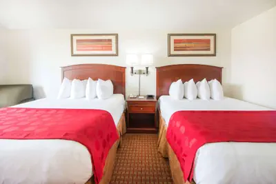 Photo 5 - Ramada by Wyndham Enid