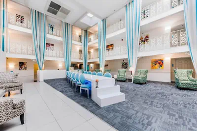 Photo 3 - The Blu Hotel Blue Ash Cincinnati, an Ascend Collection Hotel