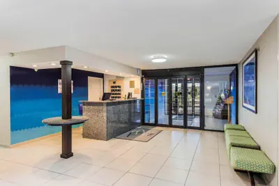 Photo 5 - The Blu Hotel Blue Ash Cincinnati, an Ascend Collection Hotel