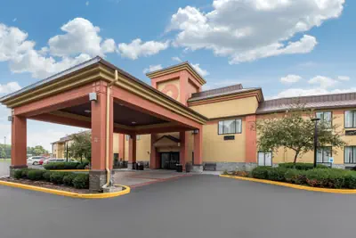Photo 2 - Quality Inn & Suites Brownsburg - Indianapolis West