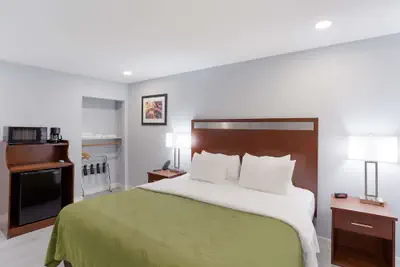 Photo 5 - Quality Inn Redding near I-5