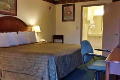 Photo 2 - Heritage Inn
